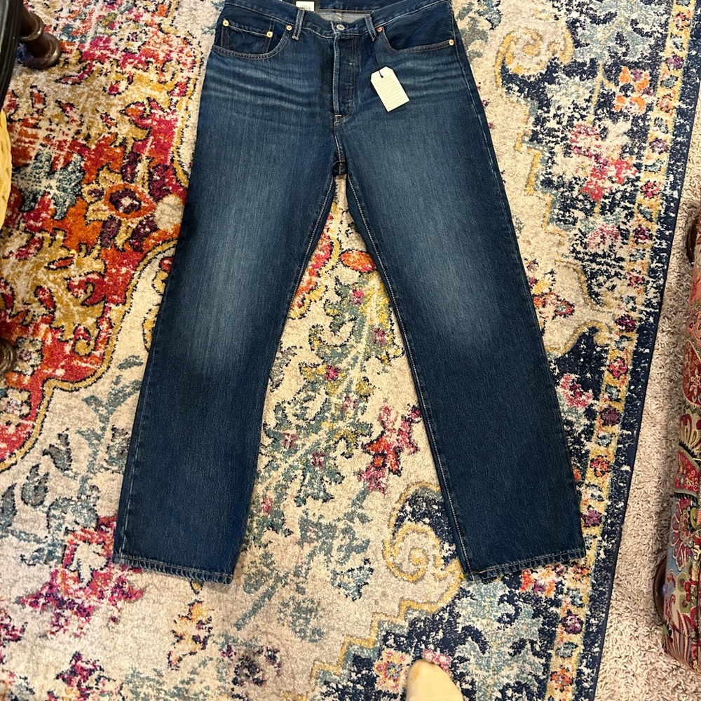 NWT Levi’s 501 90’s button fly jeans. Mid-rise, loose through the hip & thigh